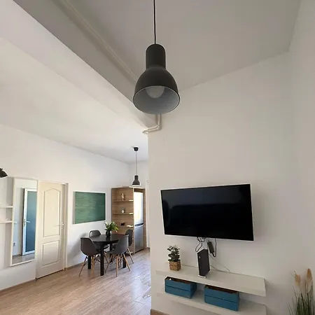 Cozy And Modern Ultracentral *